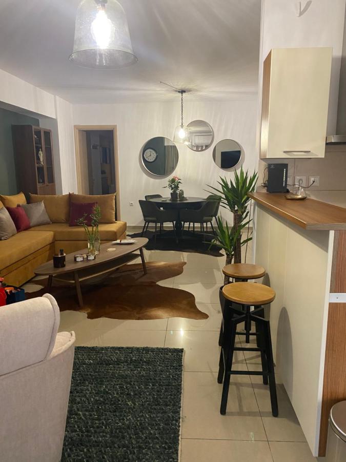 Little John Luxury Apartment بيرايوس المظهر الخارجي الصورة