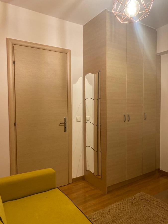 Little John Luxury Apartment بيرايوس المظهر الخارجي الصورة