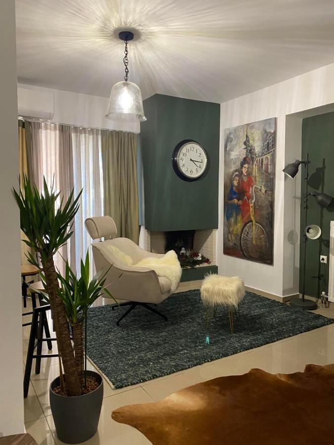 Little John Luxury Apartment بيرايوس المظهر الخارجي الصورة