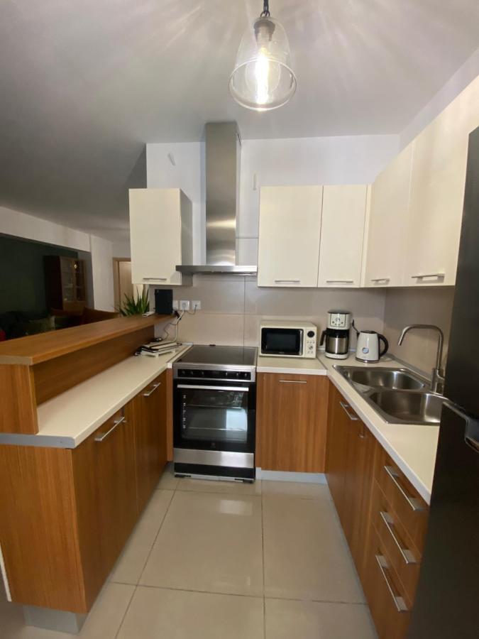 Little John Luxury Apartment بيرايوس المظهر الخارجي الصورة