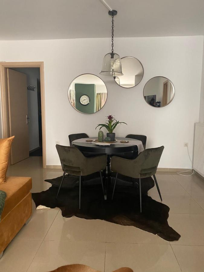 Little John Luxury Apartment بيرايوس المظهر الخارجي الصورة
