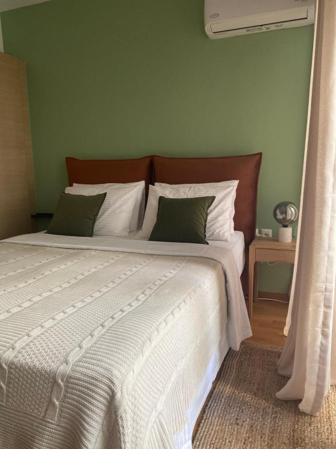 Little John Luxury Apartment بيرايوس المظهر الخارجي الصورة