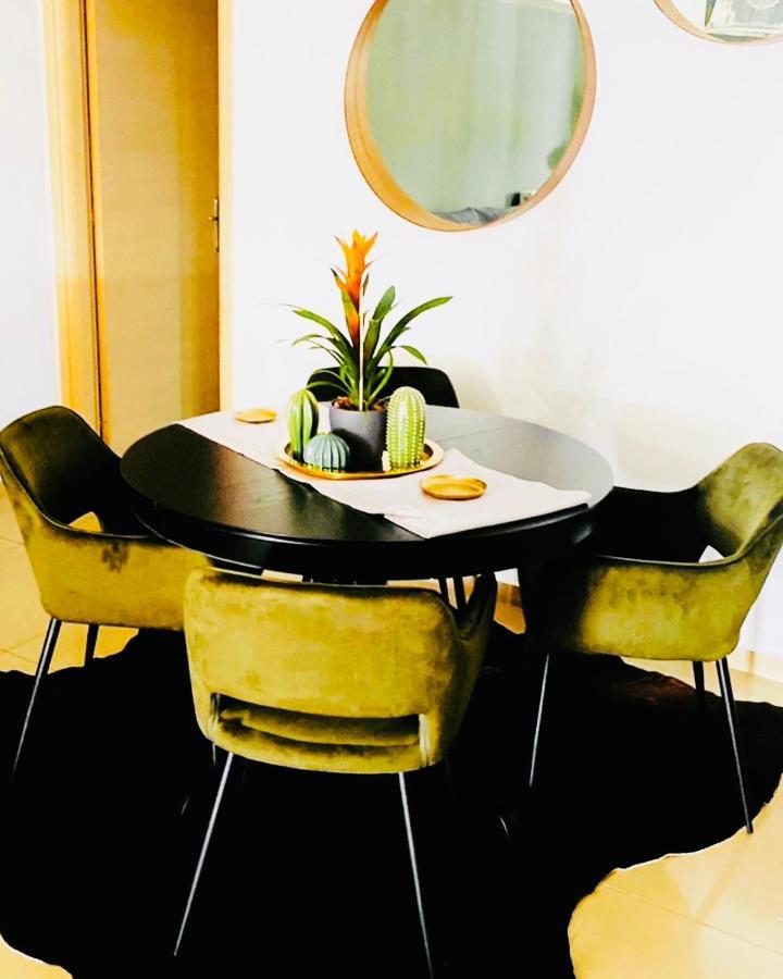 Little John Luxury Apartment بيرايوس المظهر الخارجي الصورة
