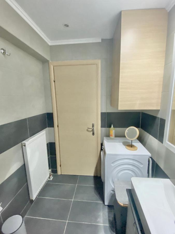 Little John Luxury Apartment بيرايوس المظهر الخارجي الصورة