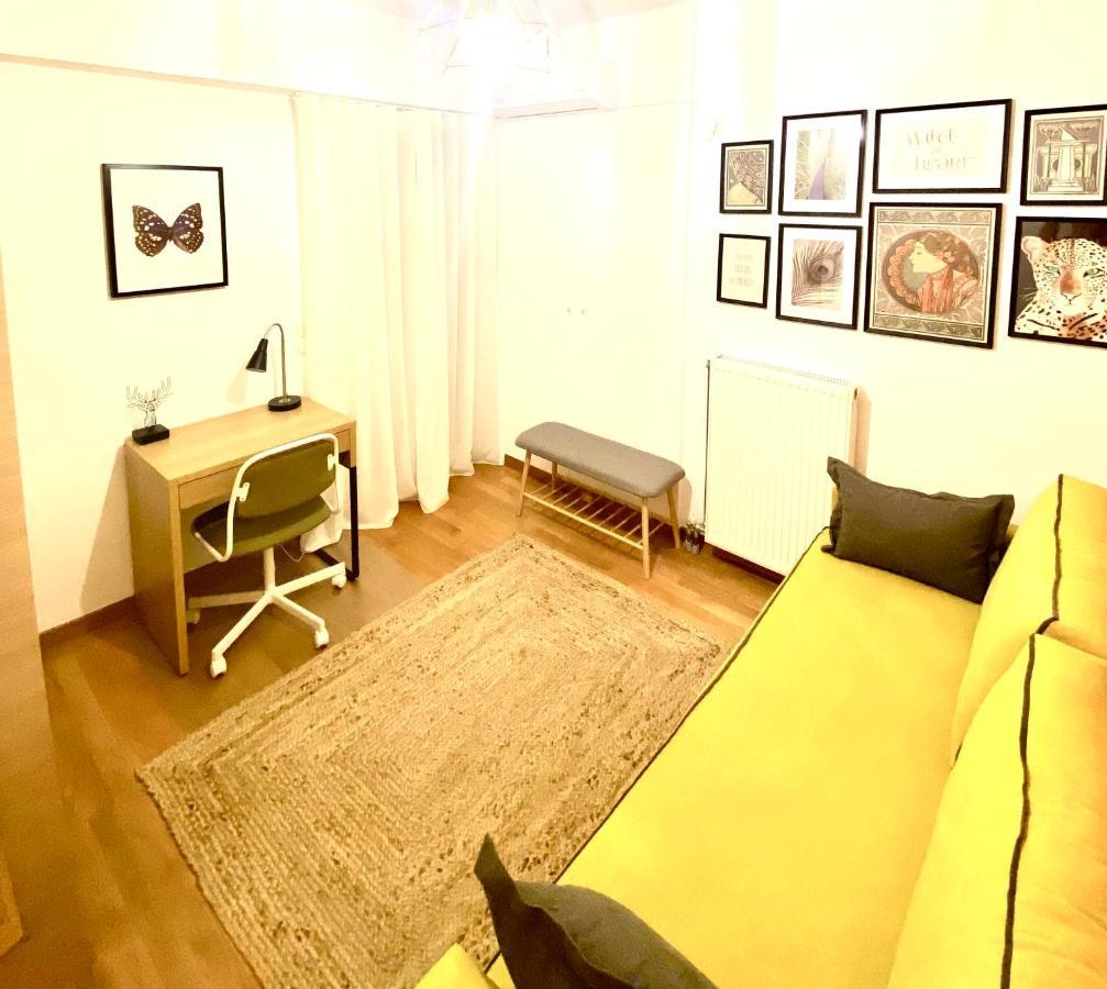 Little John Luxury Apartment بيرايوس المظهر الخارجي الصورة