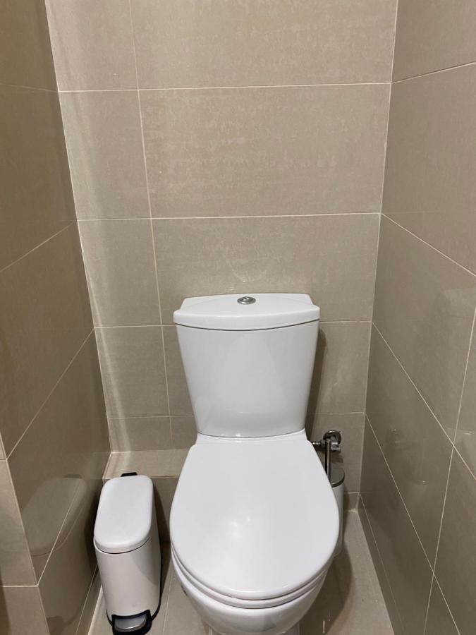 Little John Luxury Apartment بيرايوس المظهر الخارجي الصورة