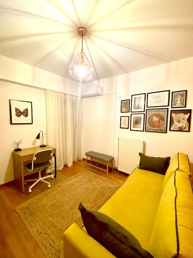 Little John Luxury Apartment بيرايوس المظهر الخارجي الصورة