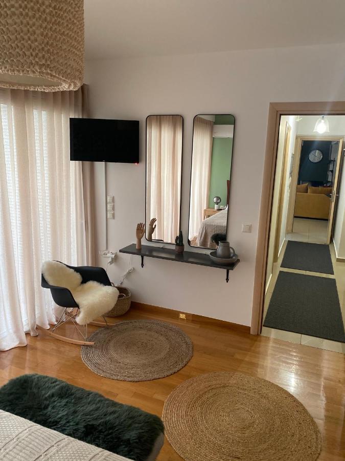 Little John Luxury Apartment بيرايوس المظهر الخارجي الصورة