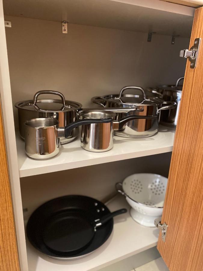 Little John Luxury Apartment بيرايوس المظهر الخارجي الصورة