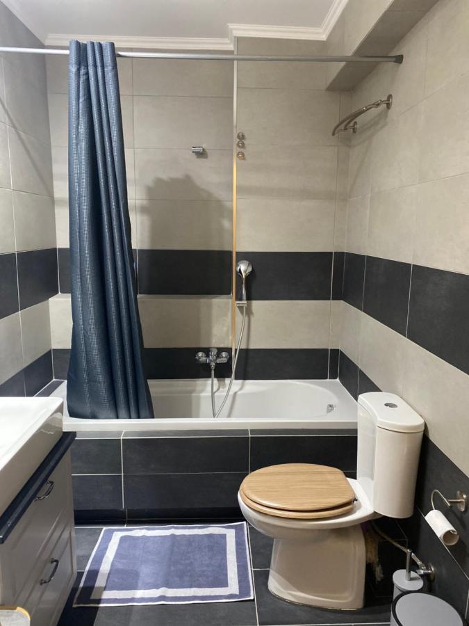 Little John Luxury Apartment بيرايوس المظهر الخارجي الصورة