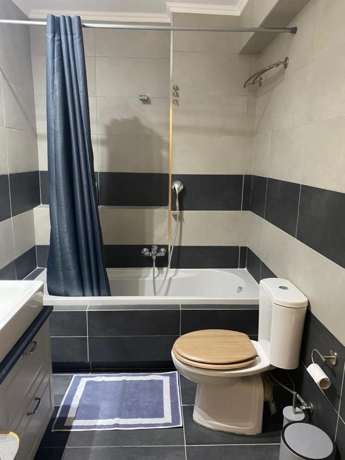 Little John Luxury Apartment بيرايوس المظهر الخارجي الصورة