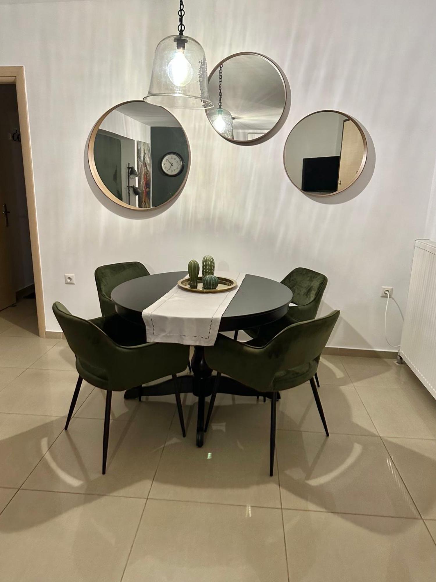Little John Luxury Apartment بيرايوس المظهر الخارجي الصورة